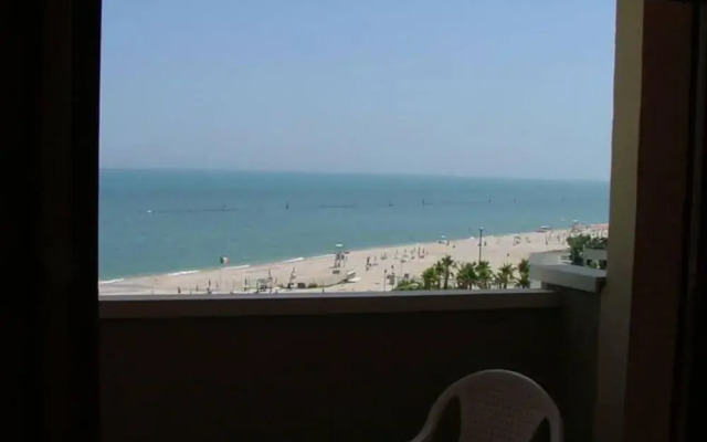 Seafront Apartment for Rent 6 Sleeps Skyscraper