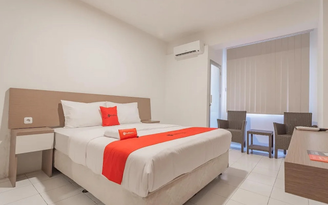 Emerald Apartel by RM.