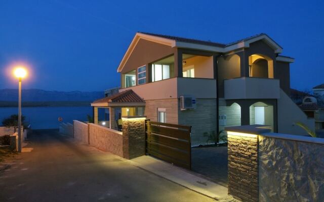Apartments Malibu Two