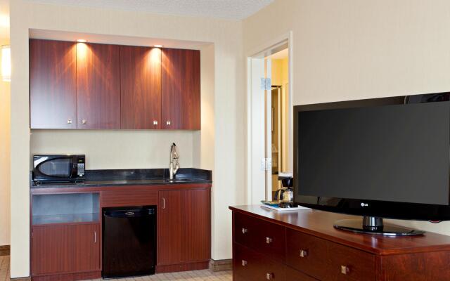 Holiday Inn and Suites Winnipeg Downtown by IHG