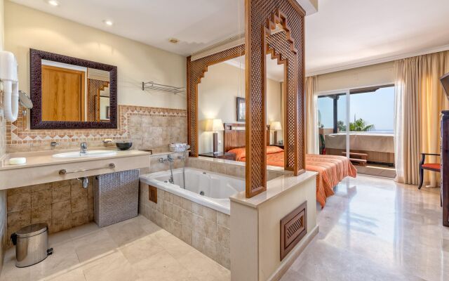 Stunning 2BR Sea View Condo 8 in Malibu