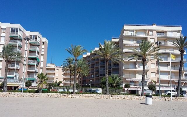 Sea Front Apartment 2 Pools