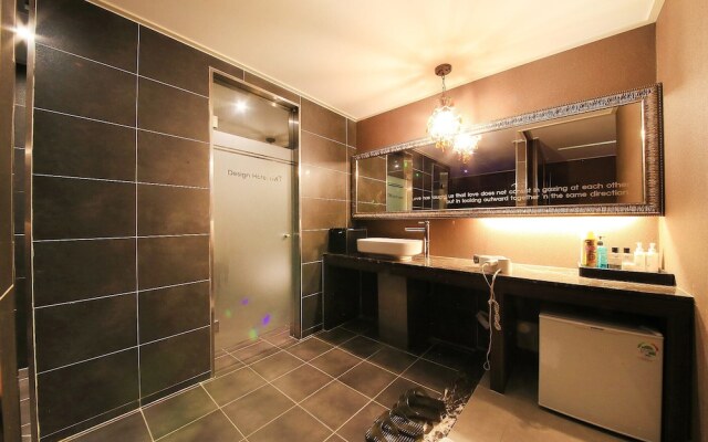 IMT 1 Hotel Wolgot