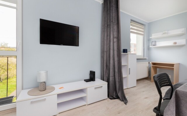 Dworska Apartment by Renters