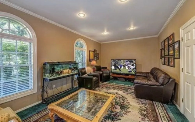 Sea Mist Waterfront Inn