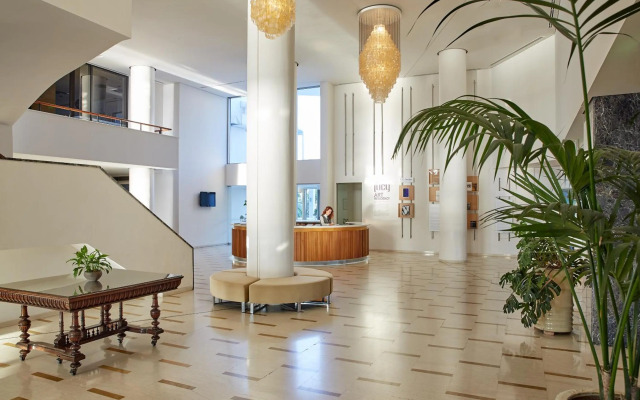 Lucy Hotel