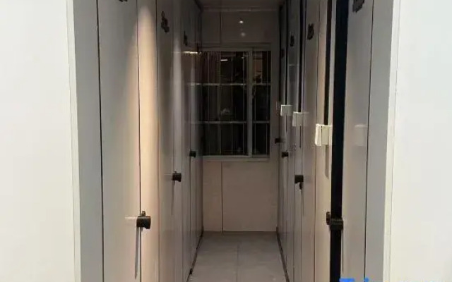 Unrestrained Youth Hostel