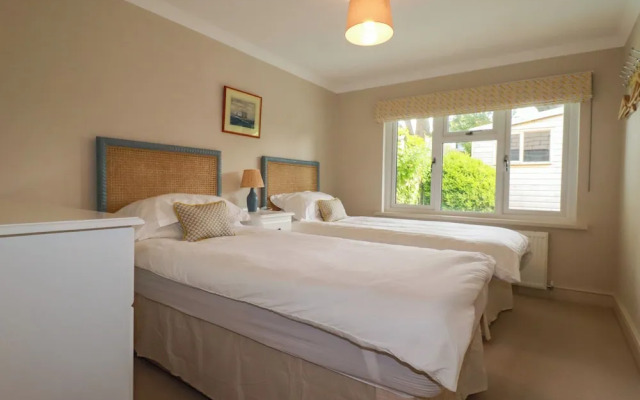 6 Trelawney Court