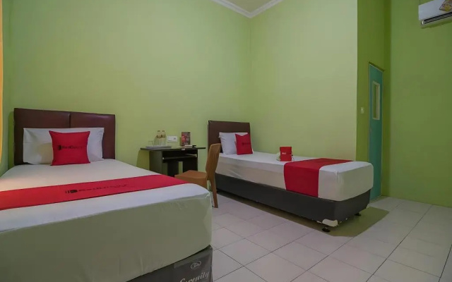 RedDoorz near Kampus UMP Purwokerto – Guest Rooms – Purwokerto