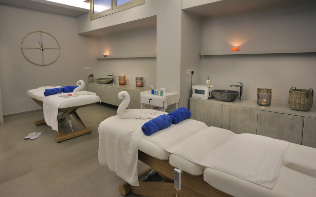 Nelia Beach Hotel & Spa