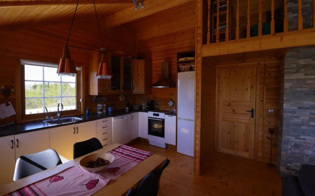Golden Circle Vacation Home with hot tub & fire place