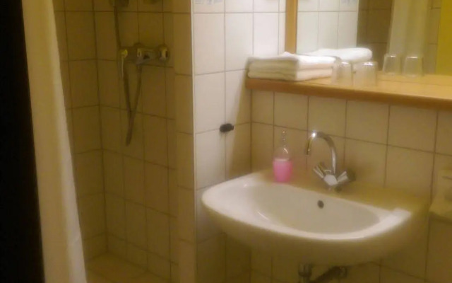 Acron Hotel