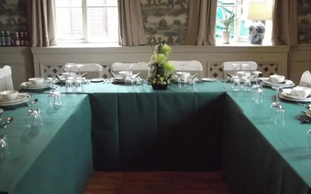 Hadley Bowling Green Inn