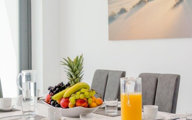 Luxury Villa Pax With Heated Infinity Pool, 8 Sleeps