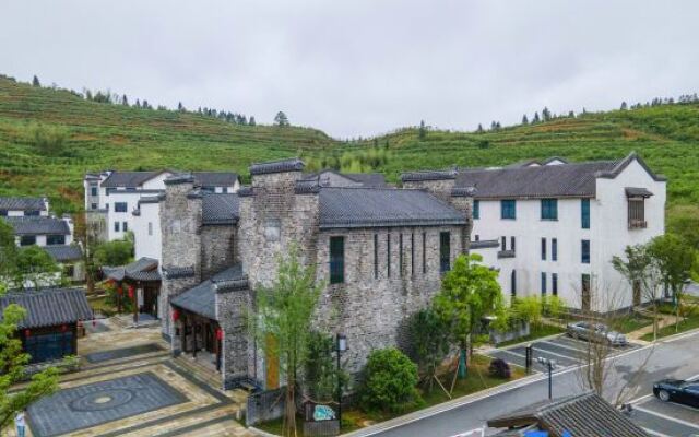 Savile Taoyuan Mountain Residence Hotel (Wugongshan Visitor Center)