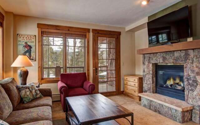 Luxury 1 Bedroom Mountain Vacation Rental in Breckenridge With Access to a Hot Tub and Heated Garage Parking