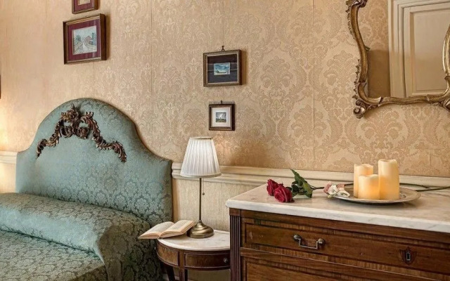 Lady Mary's Tribunali Luxury Suite