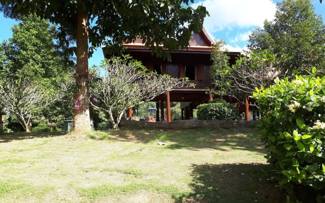 Baan Suansabaijai Resort