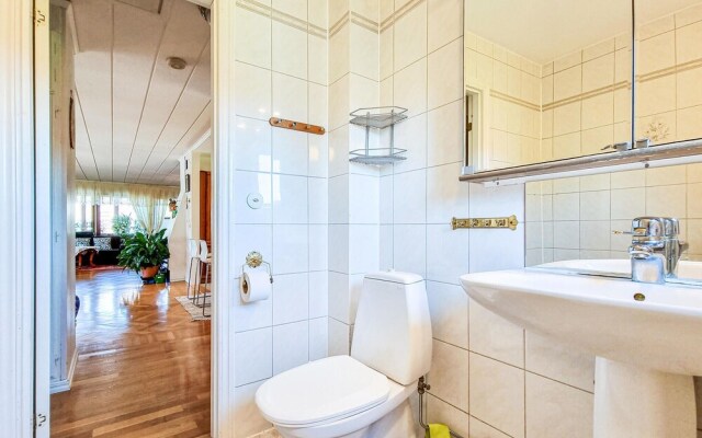 Nice Home in Västra Frölunda With Wifi and 3 Bedrooms
