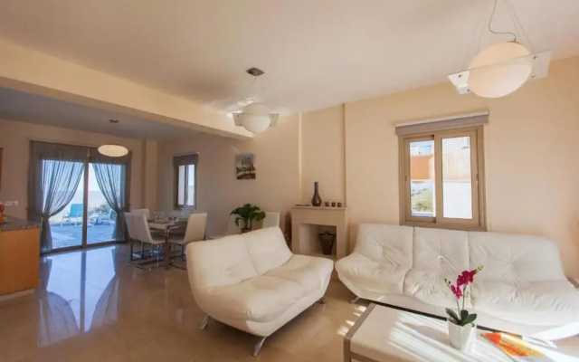 Villa Panorama Tria in Drouseia