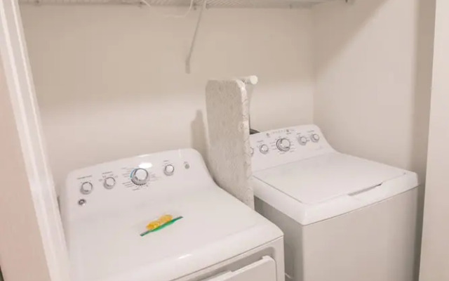 9005 SD - Gorgeous 4BR Townhome - Private Pool