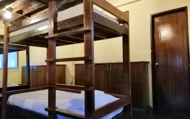 Ilakai Hostel - Adults Only
