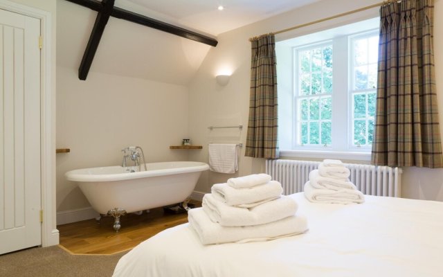 Luxury Lodge With Garden in the Grade II Listed Netherby Hall