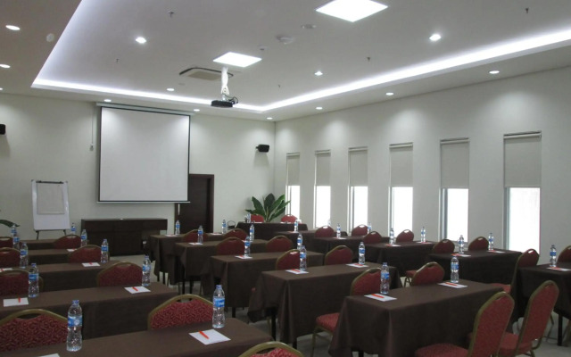 Bamboo Inn Hotel & Cafe