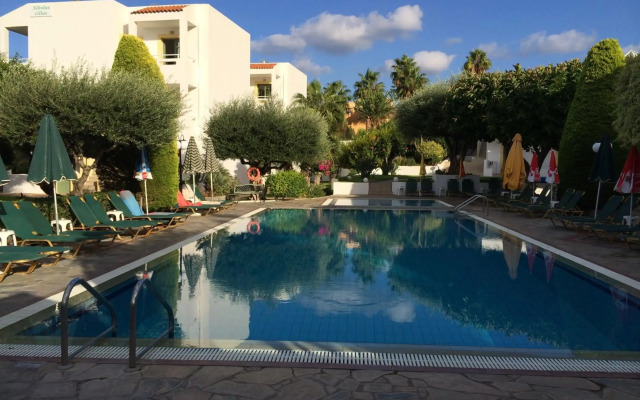 Nikolas Villas Apartments
