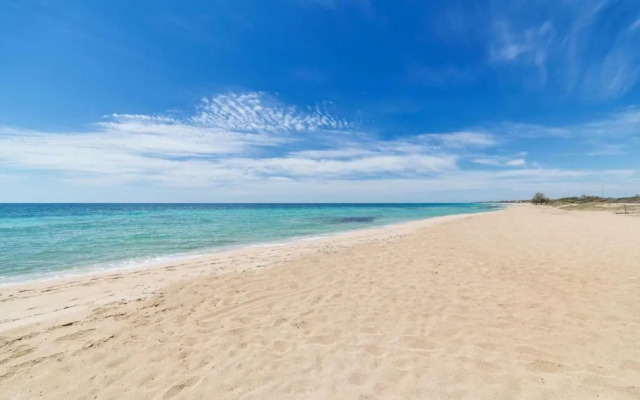 Le Bianche Apt 2 with Garden near The Sea