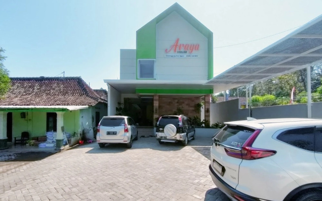 RedDoorz @ Araya House Ngawi
