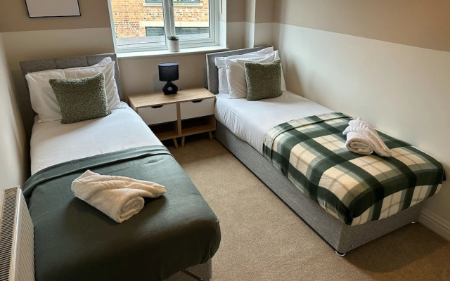 Cotswolds Large 4 Bed House Parking-Wifi