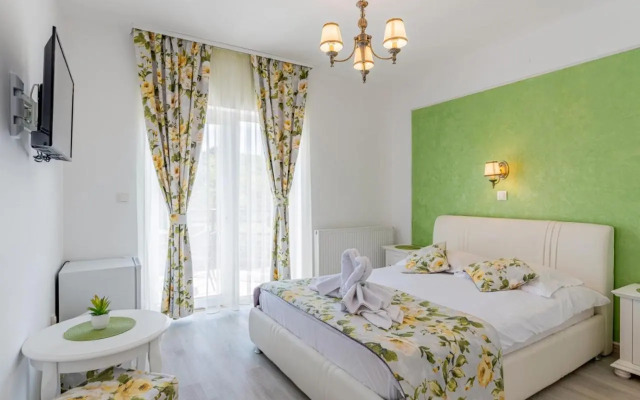 Pensiunile Casuta cu Trandafiri 1