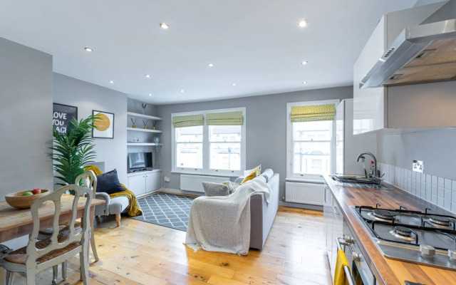 Stylish Shepherds Bush Flat