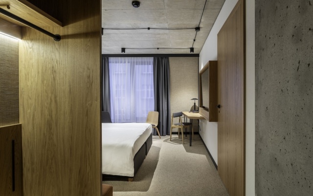 Deluxe Double room (full double bed)