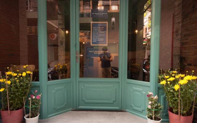 The Prince of Whales Hostel & Bar