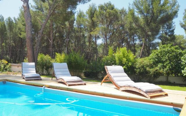 VILLA 6 PERSONNES /PISCINE/CAMPAGNE/TERRAIN DE PETANQUE/15 km BANDOL