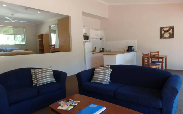 Waterfront Retreat At Wattle Point