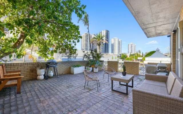 Spacious 1-bed Apartment in Coolangatta