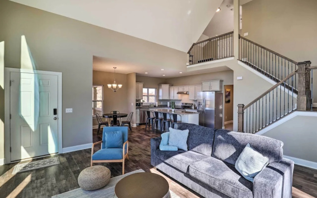 Charming Retreat w/ Mtn Views: Walkable Location!