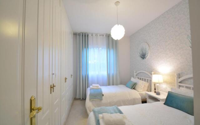 Luxury beach side apartment in Marbella Playa