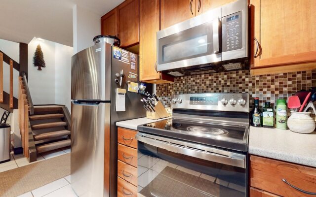 Escape to The Summit - Pool & HT Next Door