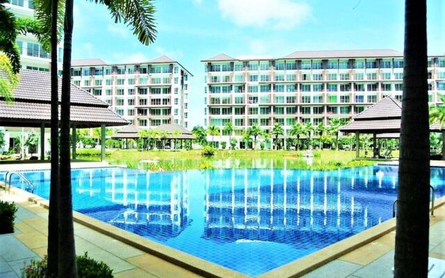 Bang Saray - Lake & Pool Views