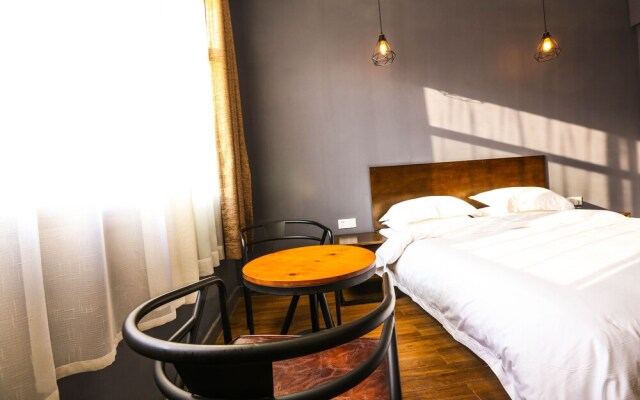 Comma Travel International Youth Hotel