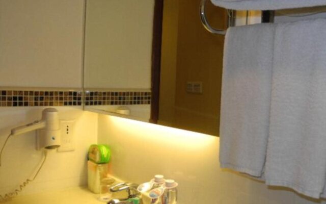 Chicago Suites International Hotel