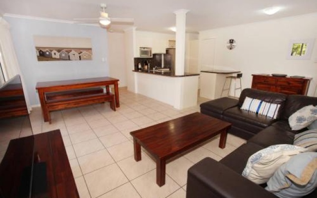 Unit 9 Marcoola Shores 1 Flindersia Street Marcoola, 500 BOND, LINEN INCLUDED – Guest Rooms – Marcoola