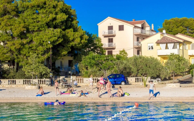 Beachfront Apartment Gaj 9