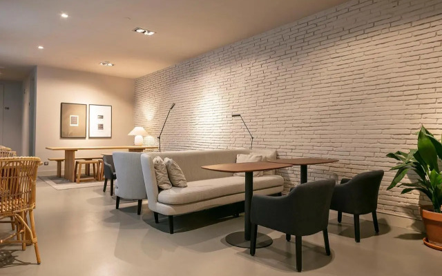 Pau Claris Apartment