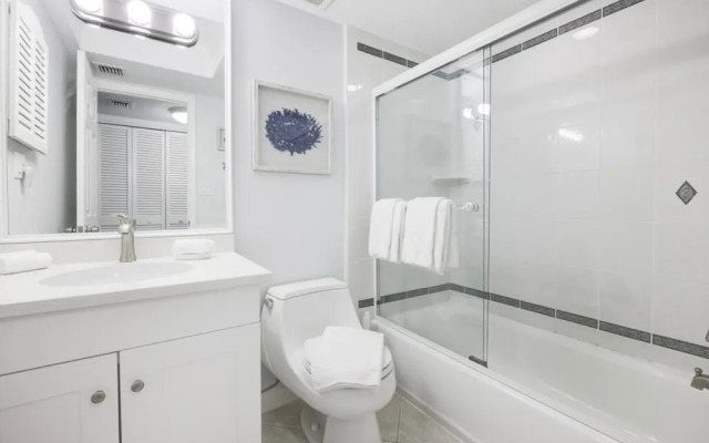 Loggerhead 282 2 Bedroom Condo by RedAwning