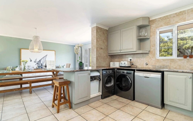 Beachfront Villa Sea Breeze ,hout Bay